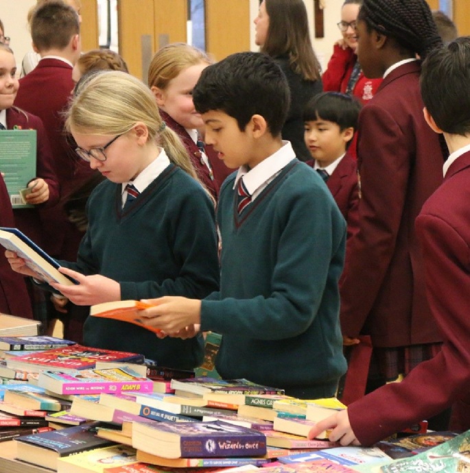 News » Crackley's Readers Spoilt For Choice At PTA Book Sale